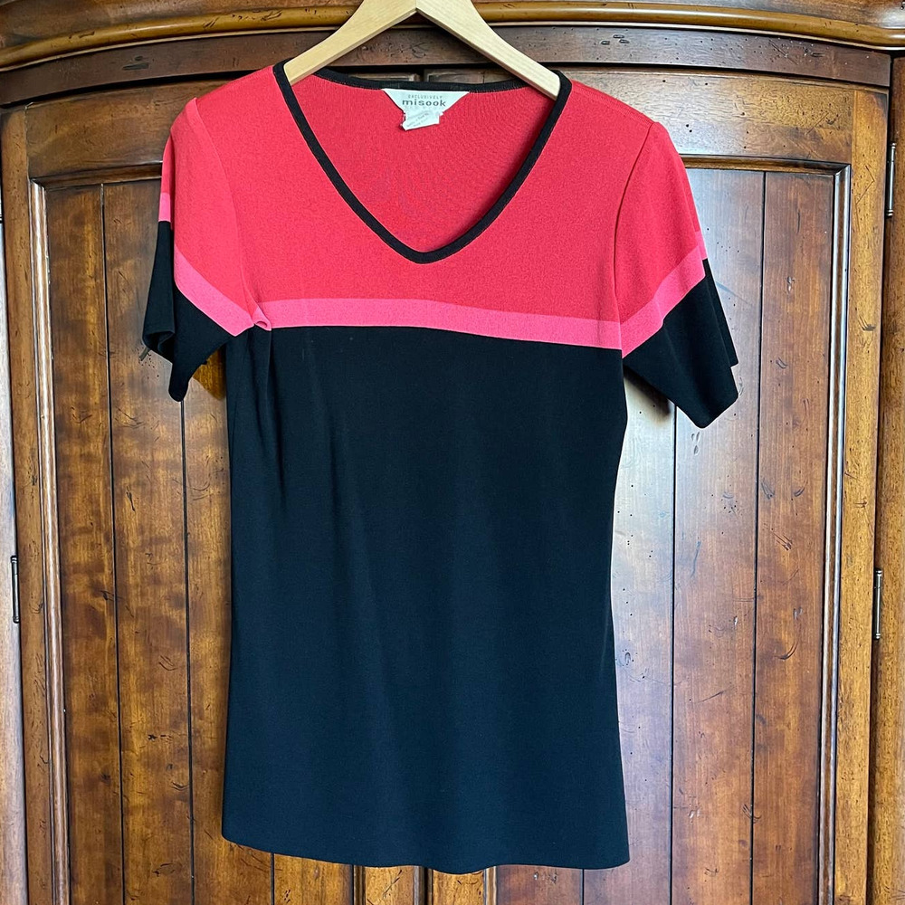 Exclusively Misook Color Block Slit Side Short Sleeve Black Red Top XS